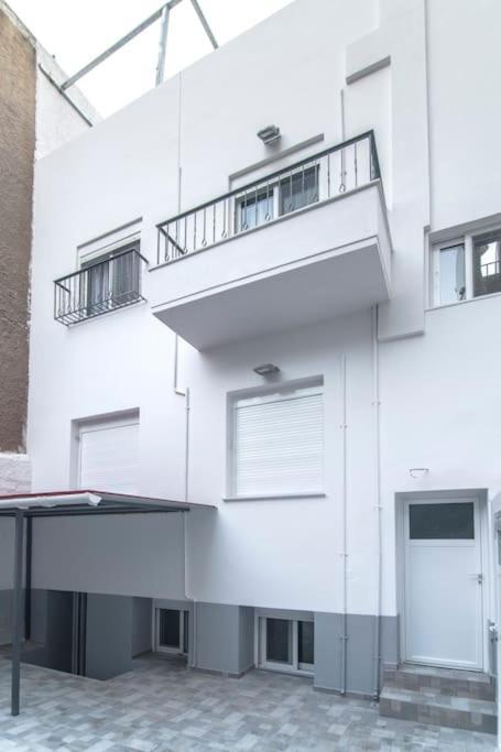 Downtown Rare And Modern Two Storey Building Athen Eksteriør bilde